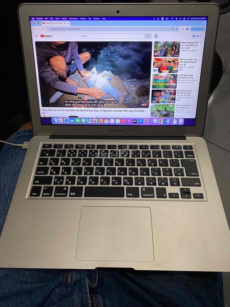 Apple MacBook Air i5 8GB/128GB 2015 Bạc. Mua bán Laptop tại Quận 7 Tp Hồ Chí Minh được đăng bởi Quoc Nguyen hình 1