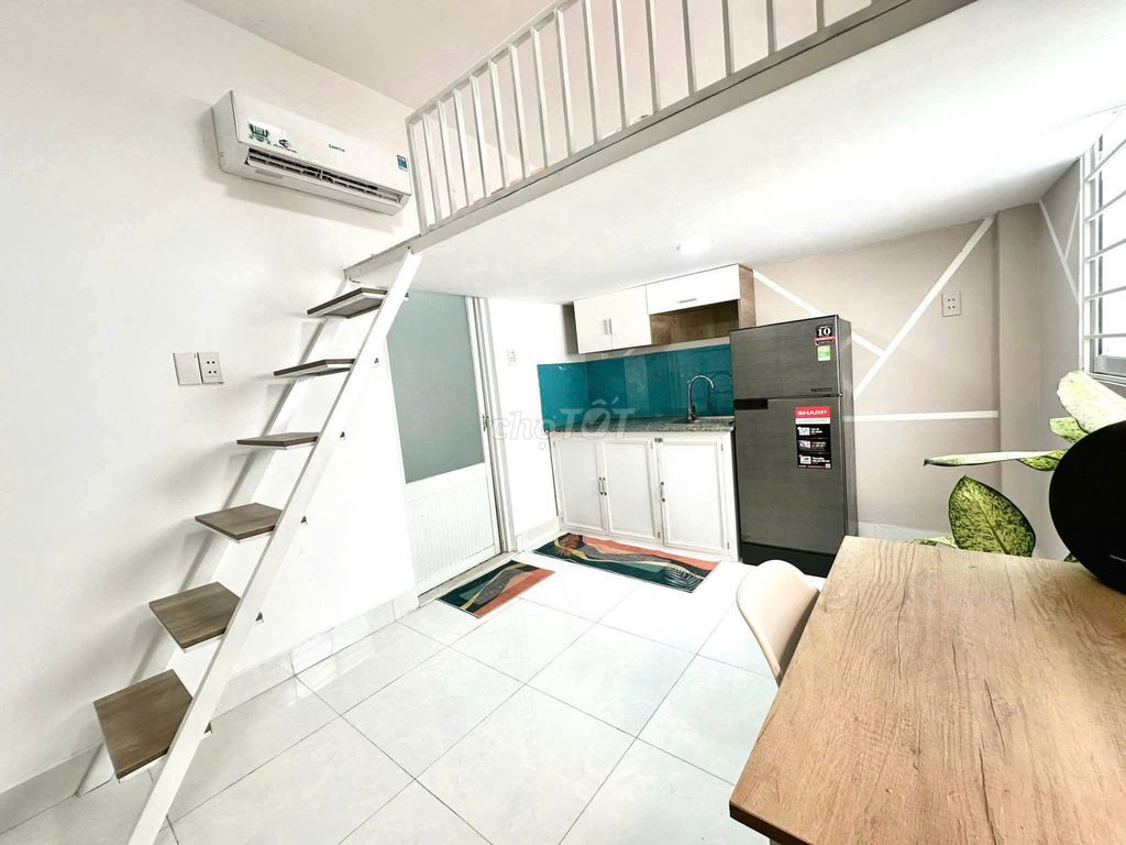 Аренда недорогой комнаты 30м² с антресолью от собственника рядом с рынком Ba Chieu