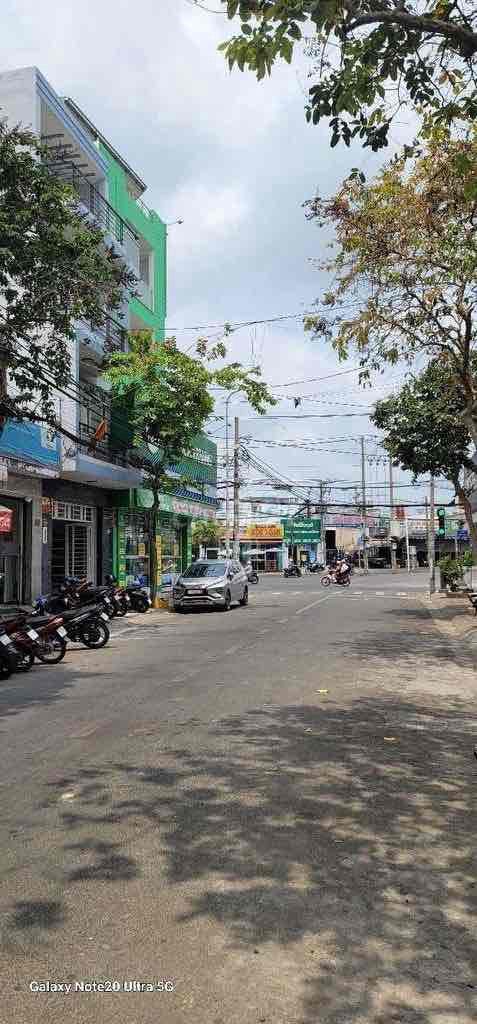 Kẹt Bank bán MTKD Phú Thọ Hoà. 4m x 18m. Nhà 3 tấm