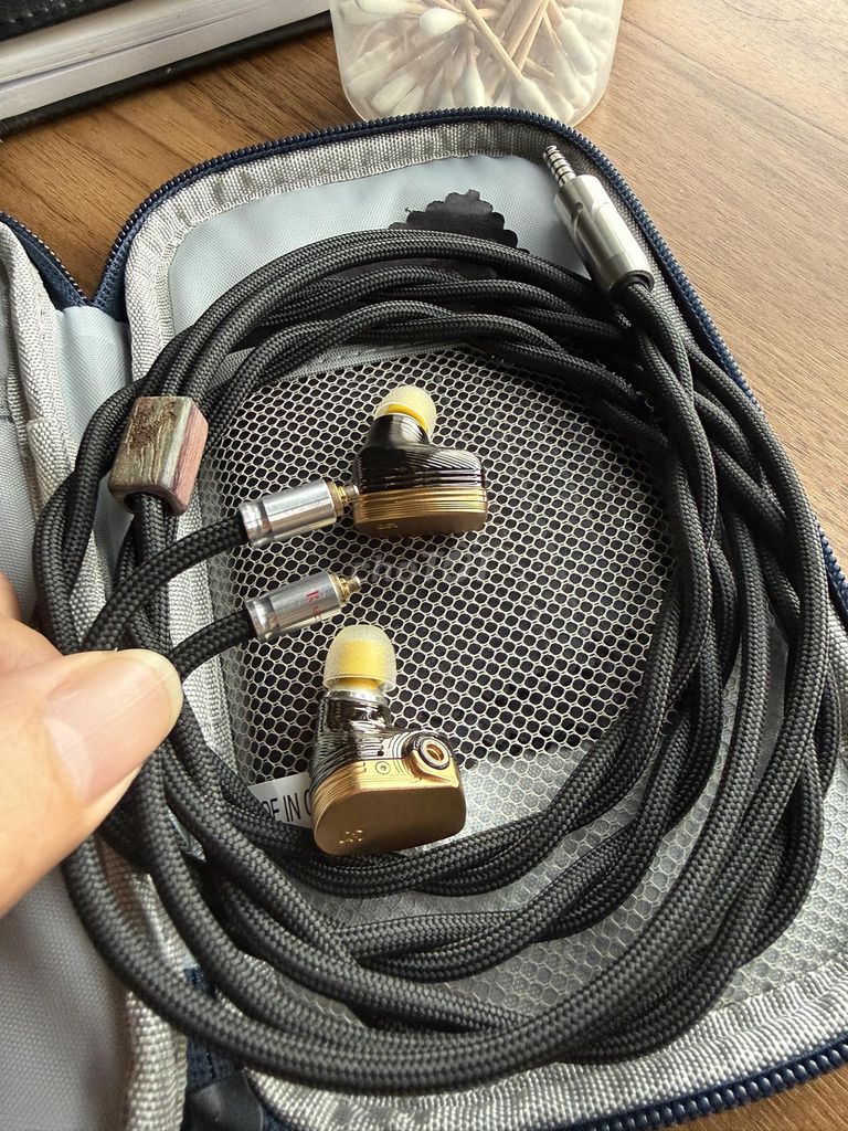 Tai nghe in-ear Solaris Vàng, Đen. Mua bán Tivi, Âm thanh tại Thành phố Vinh Nghệ An được đăng bởi Hienthanhduong hình 1
