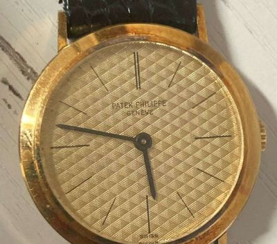 Đồng hồ cũ rách dây