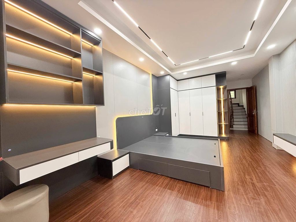 Красивый дом Hoang Mai, 48 м2, 6 этажей, лифт, бизнес, автостоянка