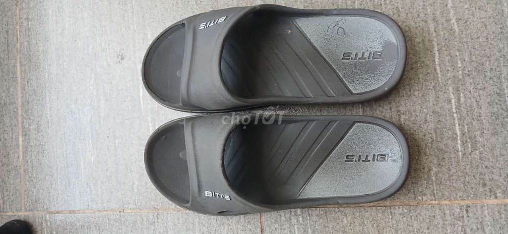 Dép Bitis Xám size 38. Mua bán Giày dép tại Quận 8 Tp Hồ Chí Minh được đăng bởi Phạm Xuân Hạnh hình 1