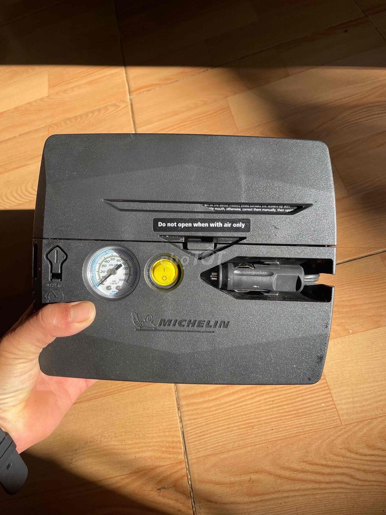 Bộ vá lốp khẩn cấp Michelin 12V. Mua bán Phụ tùng xe tại Thành phố Pleiku Gia Lai được đăng bởi Chán Thì Bán  hình 5