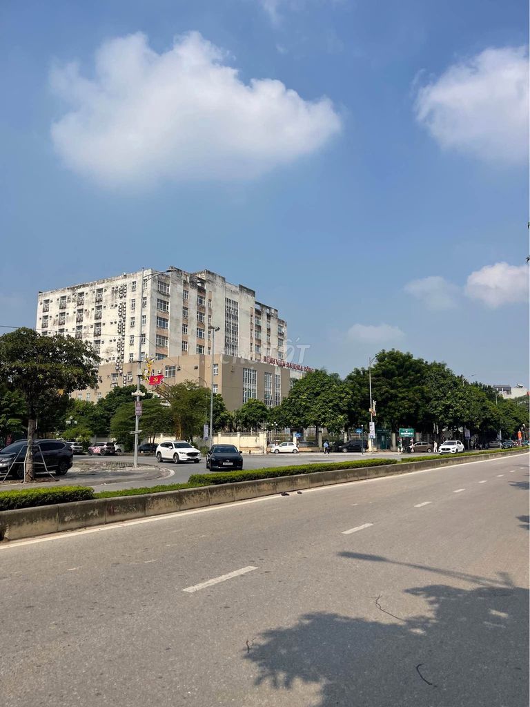 3-этажный дом для бизнеса в центре Донгань, 76м², 8 млрд