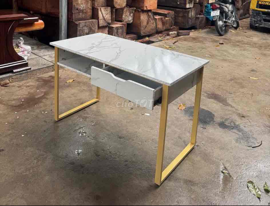 Bàn Làm Việc, Bàn Làm Nail Kèm Hộc Kéo. Mua bán Bàn ghế tại Huyện Hóc Môn Tp Hồ Chí Minh được đăng bởi Nội Thất Giá Xưởng hình 1