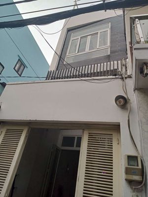 Cho thuê nhà Quang Trung P.11 GV 2 lầu 3PN 4 WC gần chợ hạnh thông tây