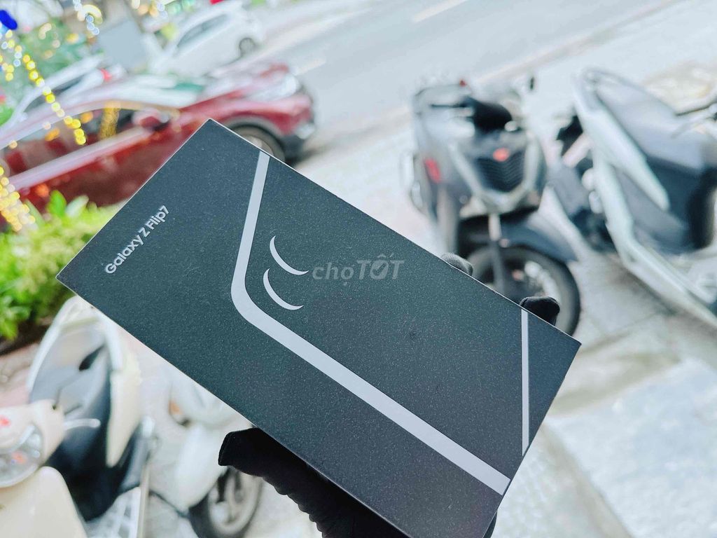 Samsung Z Flip 7 512G Đen Mới 100% bản Hàn 2sim. Mua bán Điện thoại tại Quận Hải Châu Đà Nẵng được đăng bởi TUẤN LUXURY MOBILE ĐÀ NẴNG hình 1