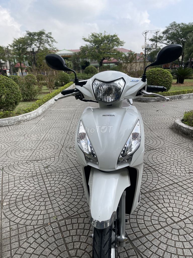 Honda Vision Trắng 17000 km. Mua bán Xe máy tại Quận Kiến An Hải Phòng được đăng bởi Bùi khắc huy hình 9