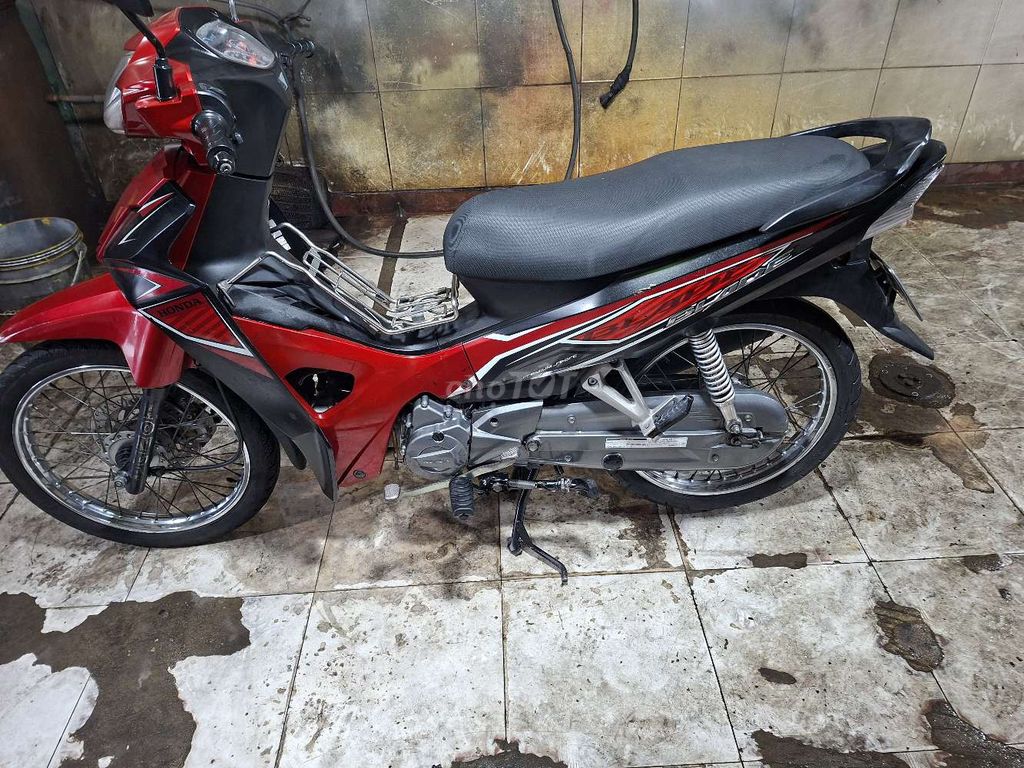 Honda Wave Blade 2018 красно-черный