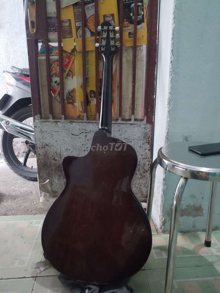 Cần bán guitar như hình