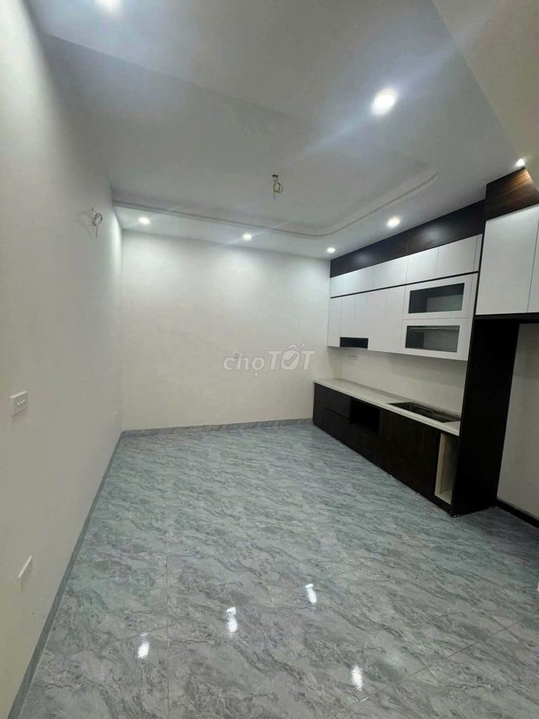DIỆN TÍCH RỘNG, NHÀ ĐẸP Ở LUÔN. NỘI THẤT CƠ BẢN.