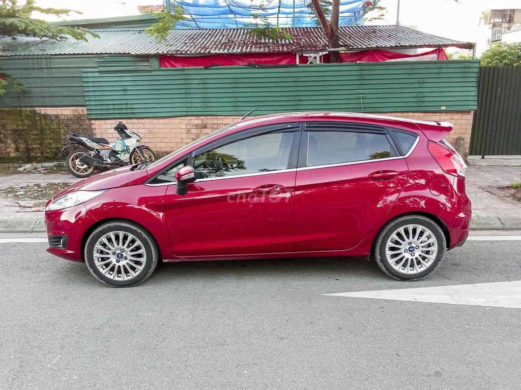 Ford Fiesta 2014 photo 2