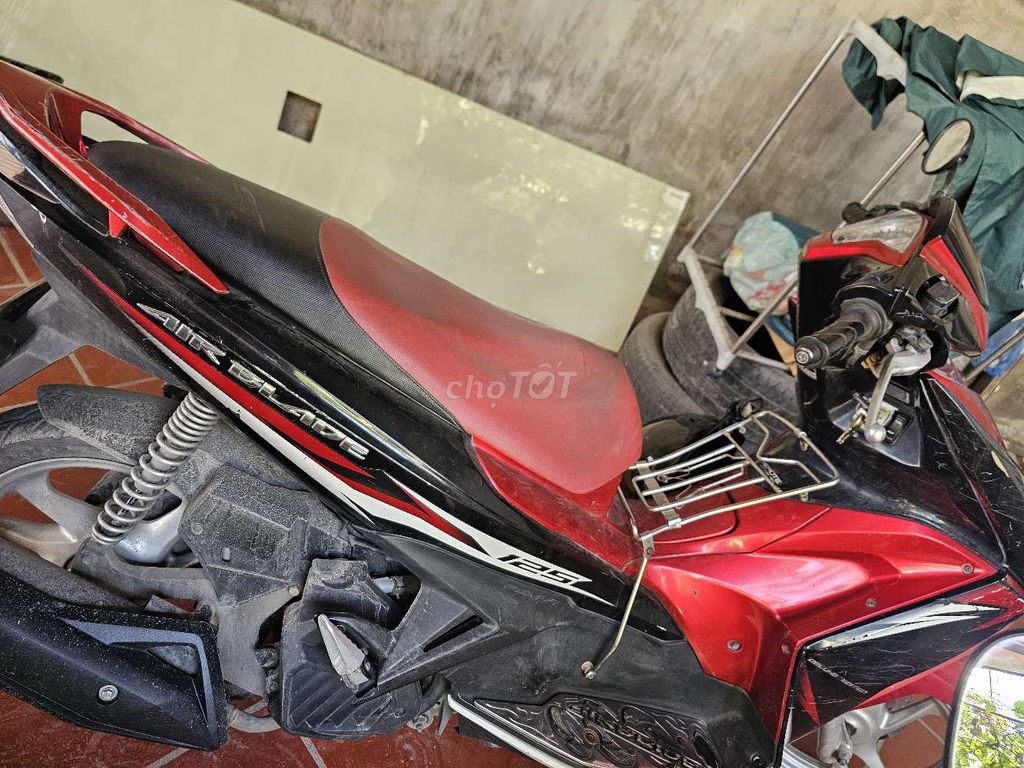 Honda Air Blade 2013 màu Đỏ. Mua bán Xe máy tại Huyện Hoài Đức Hà Nội được đăng bởi thuantran hình 3
