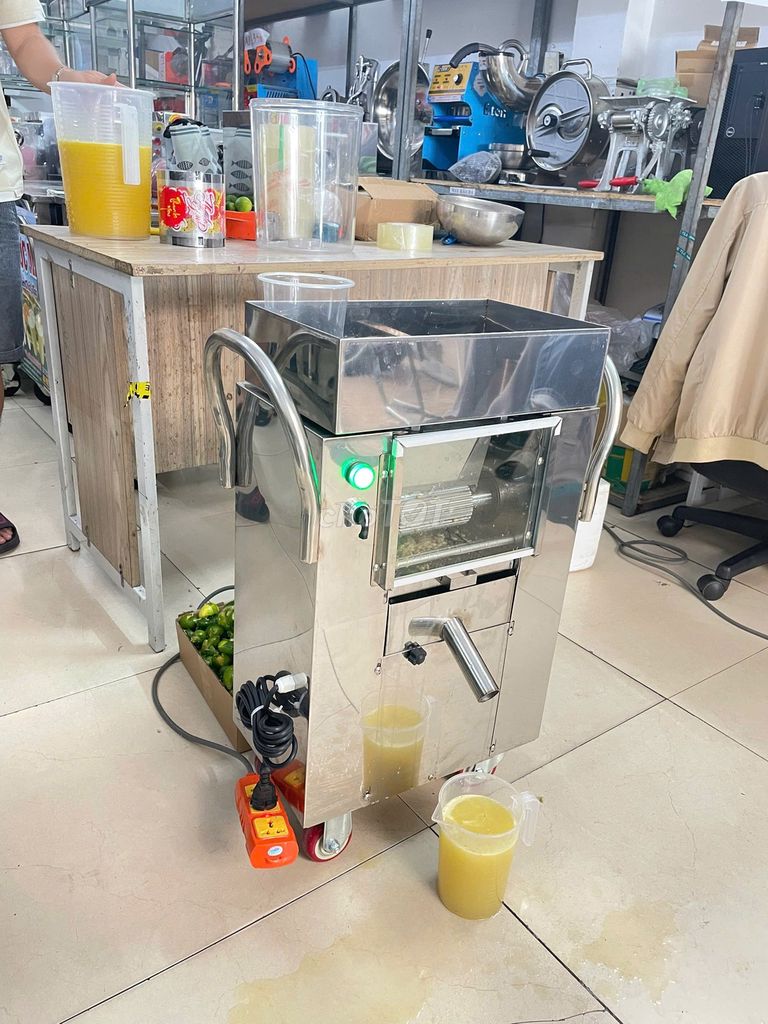 Máy ép trái cây V300. Mua bán Bếp, lò, đồ điện nhà bếp tại Quận Gò Vấp Tp Hồ Chí Minh được đăng bởi SỈ LẺ MÁY TẤN PHÁT hình 1