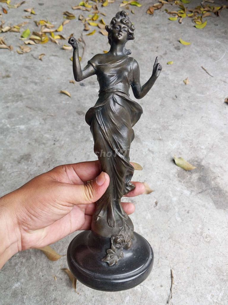Tượng trang trí Đồng Đá Nữ Châu Âu cao 30cm. Mua bán Đồ sưu tầm, đồ cổ tại Quận Hà Đông Hà Nội được đăng bởi Đồ cũ sưu tầm hà nội hình 1