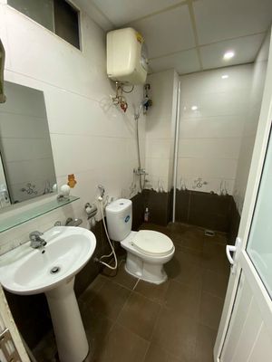 căn hộ thang máy 1 ngủ rộng, khách , bếp nhà wc 