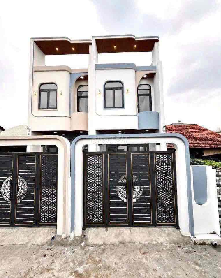Bán nhà sát chợ Tân Vạn nhà xây mới đẹp sổ riêng đường ô tô sát chợ tl
