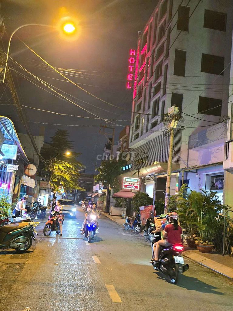 Bán Hotel 6 tầng 55 phòng, 10 x 26 mặt tiền Hiệp Thành 45, kế bên GV. Mua bán Văn phòng, Mặt bằng kinh doanh tại Quận 12 Tp Hồ Chí Minh được đăng bởi Toàn Nhà Phố hình 3