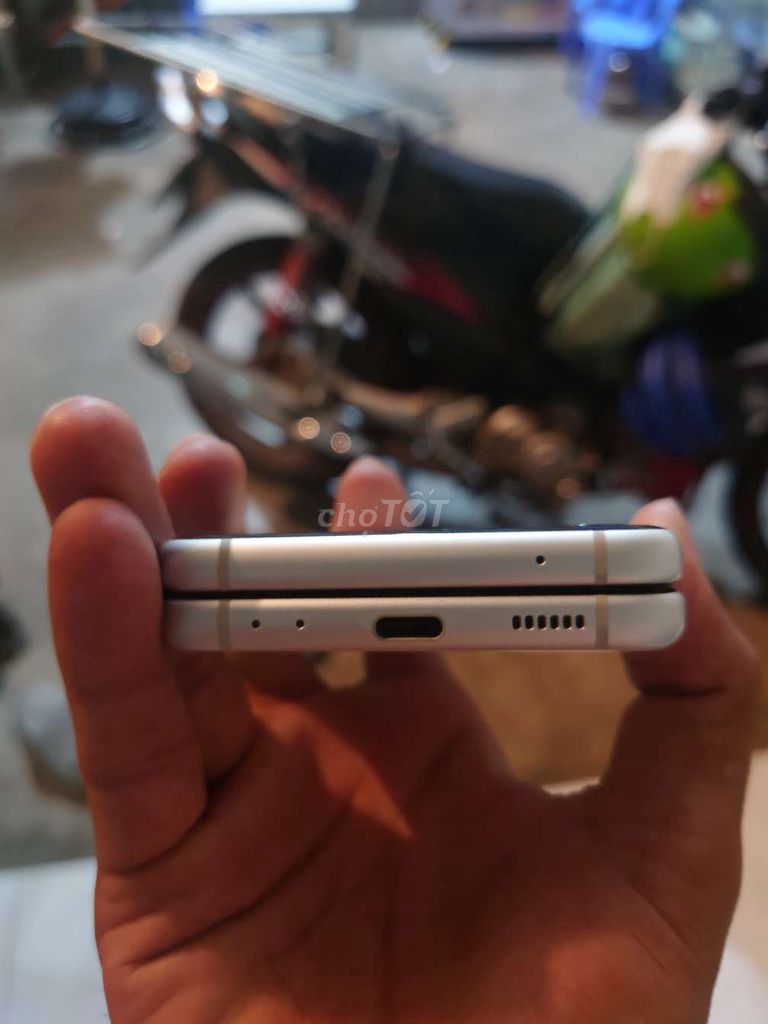 Samsung Z Flip 3 128GB Bạc. Mua bán Điện thoại tại Thị xã Tân Châu An Giang được đăng bởi Thanh Tuấn hình 1