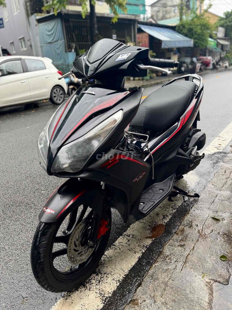 Honda Airblade màu Đen. Mua bán Xe máy tại Thành phố Huế Thừa Thiên Huế được đăng bởi DVCĐ Toàn Thắng hình 2