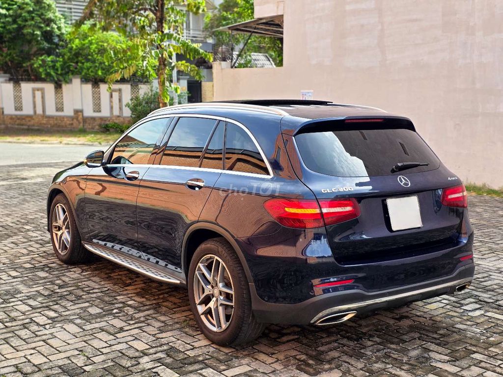 Tầm 800tr có GLC300 4 MATIC chất xe 1 chủ. Mua bán Ô tô tại Quận 7 Tp Hồ Chí Minh được đăng bởi Nguyễn Hoàng Vũ hình 4