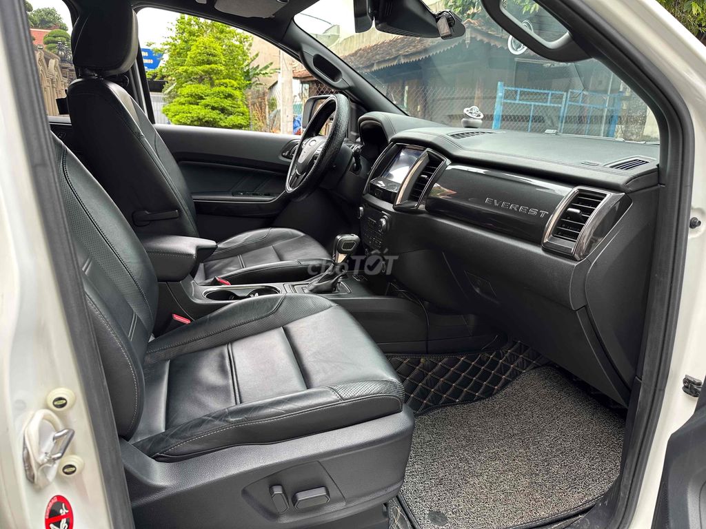 Ford Everest 2019 Titanium 2.0L 4x4 AT - 90000 km. Mua bán Ô tô tại Quận 12 Tp Hồ Chí Minh được đăng bởi F2Auto hình 8