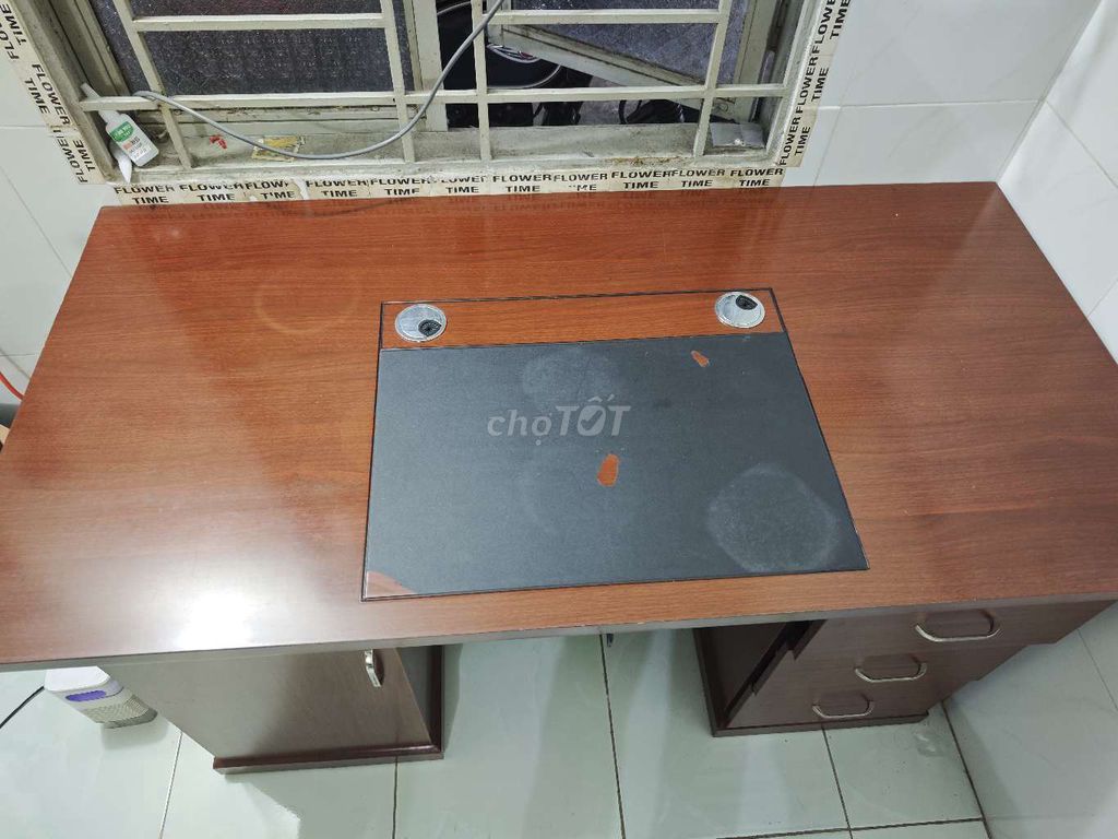 Bàn làm việc Gỗ Nâu 70 x 140 cm kèm Ghế. Mua bán Bàn ghế tại Thành phố Thủ Dầu Một Bình Dương được đăng bởi Trần Công Duy hình 1