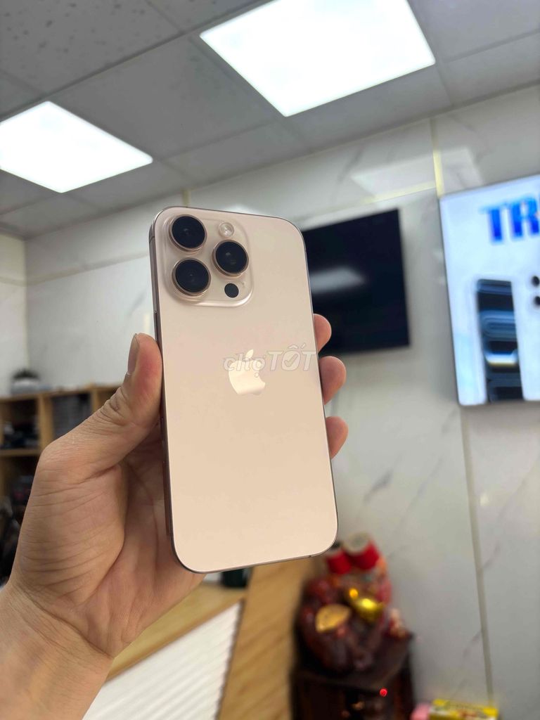 Apple iPhone 16 Pro 128GB Vàng 99%. Mua bán Điện thoại tại Quận Sơn Trà Đà Nẵng được đăng bởi Diễm Diễm hình 1