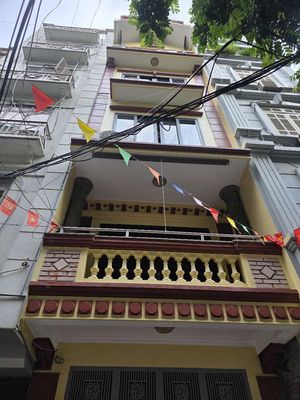 CHO THUÊ NHÀ NGUYÊN CĂN 6 TẦNG, ÔTÔ TRÁNH, KINH DOANH GIÁ 23TR CÓ TL