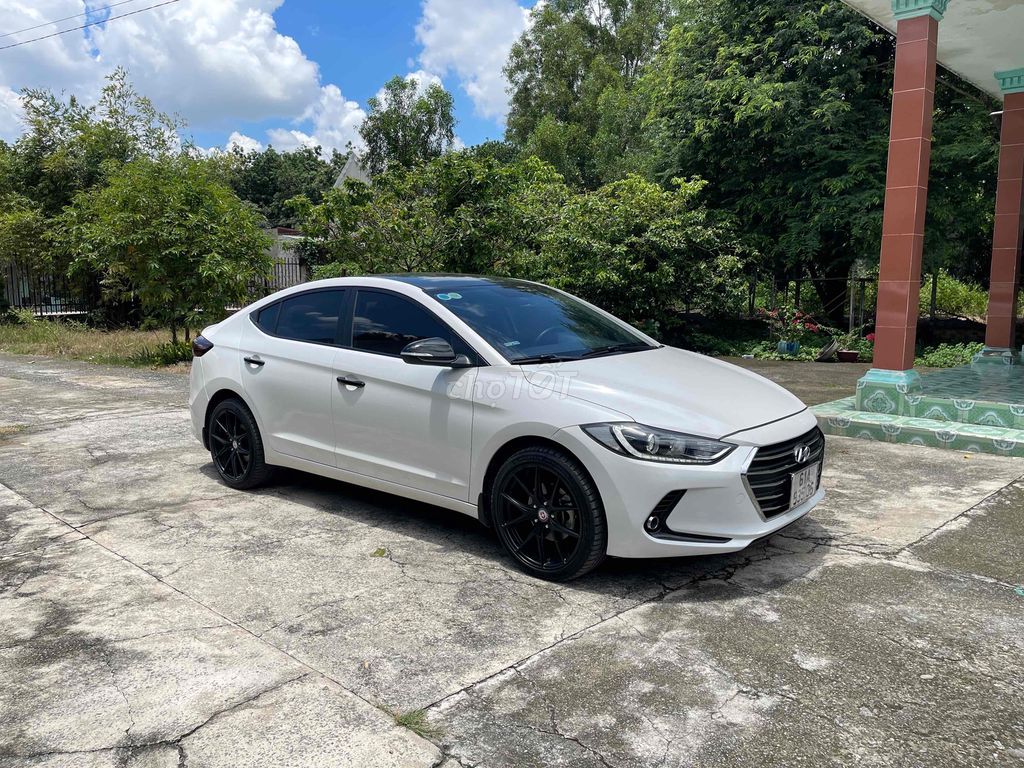 Hyundai Elantra 2018 - 90000 km