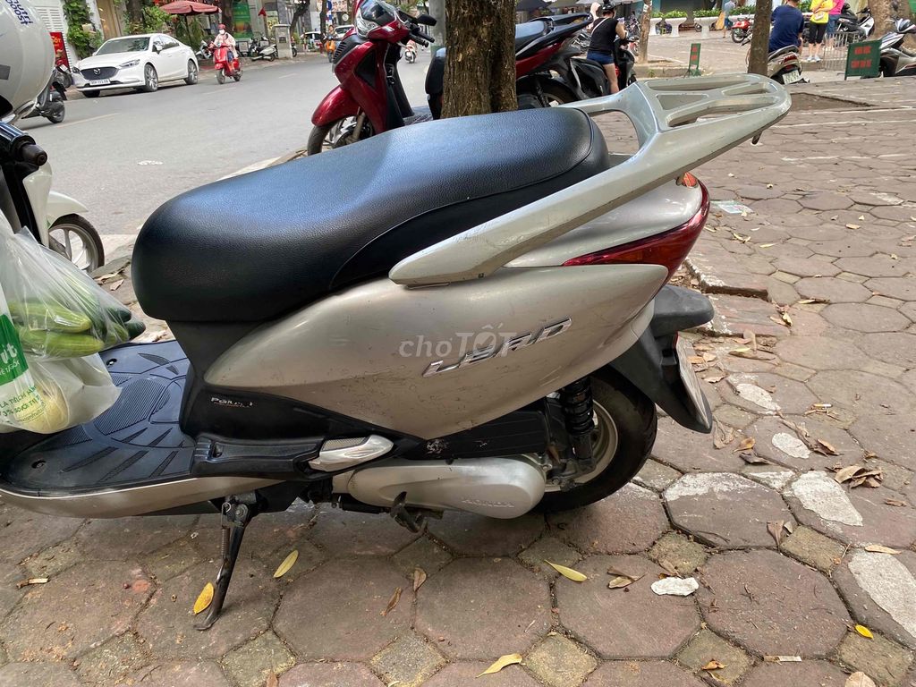 cần bán Lead 2011 chân chống điện. Mua bán Xe máy tại Quận Đống Đa Hà Nội được đăng bởi Duc hình 3