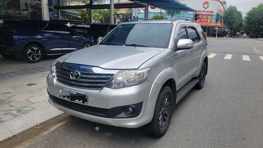 Toyota Fortuner 2015 Механика Серебристый 270.620 км