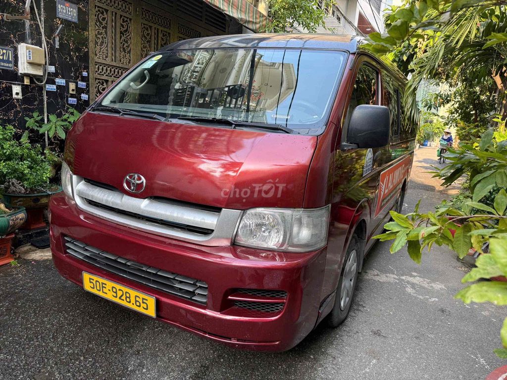 Toyota Hiace Dầu 3 chỗ Đỏ