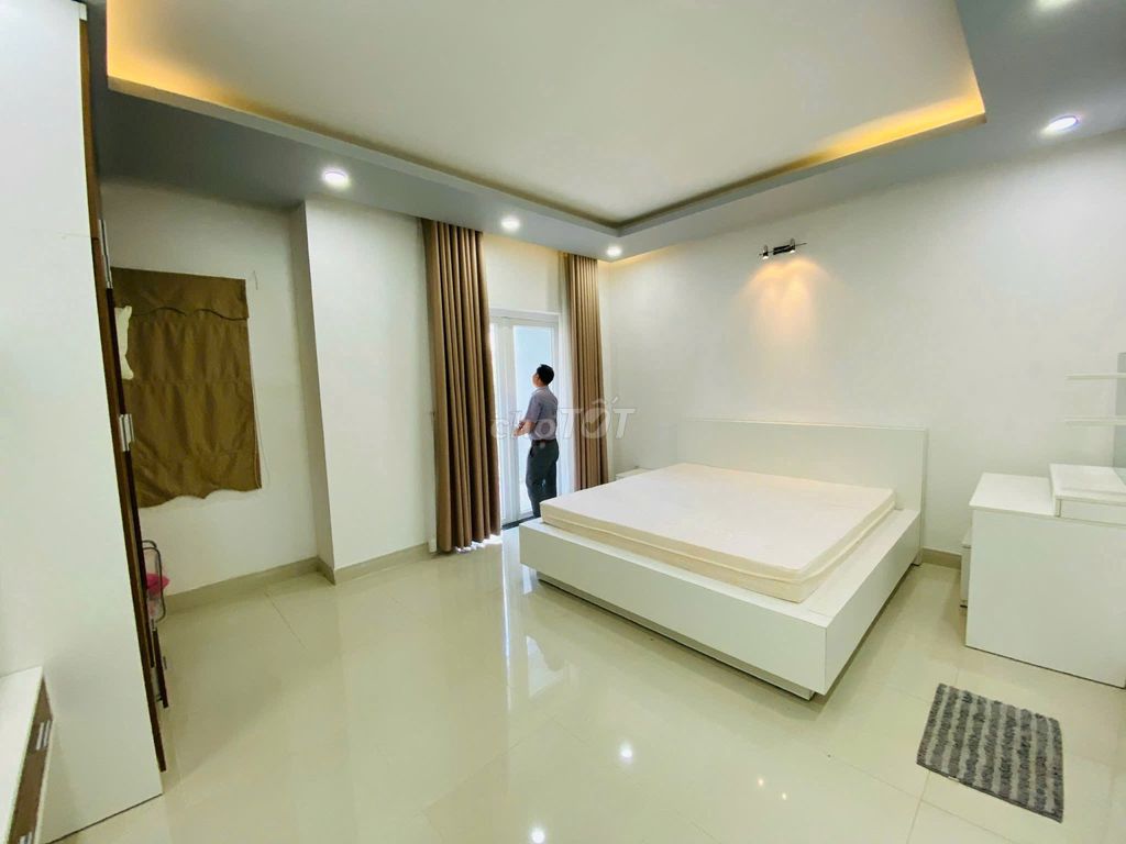 Bán gấp nhà Mega village 75m2,đầy đủ nội thất, sổ hồng, bảo vệ, hồ bơi