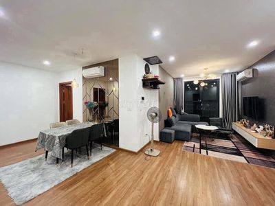 CHÍNH CHỦ_BÁN CHUNG CƯ B2 NGUYỄN VĂN CỪ_NGỌC LÂM_LONG BIÊN_Ở NGAY. Mua bán căn hộ/chung cư tại Quận Long Biên Hà Nội được đăng bởi HƯNG CHỦ ĐẦU TƯ