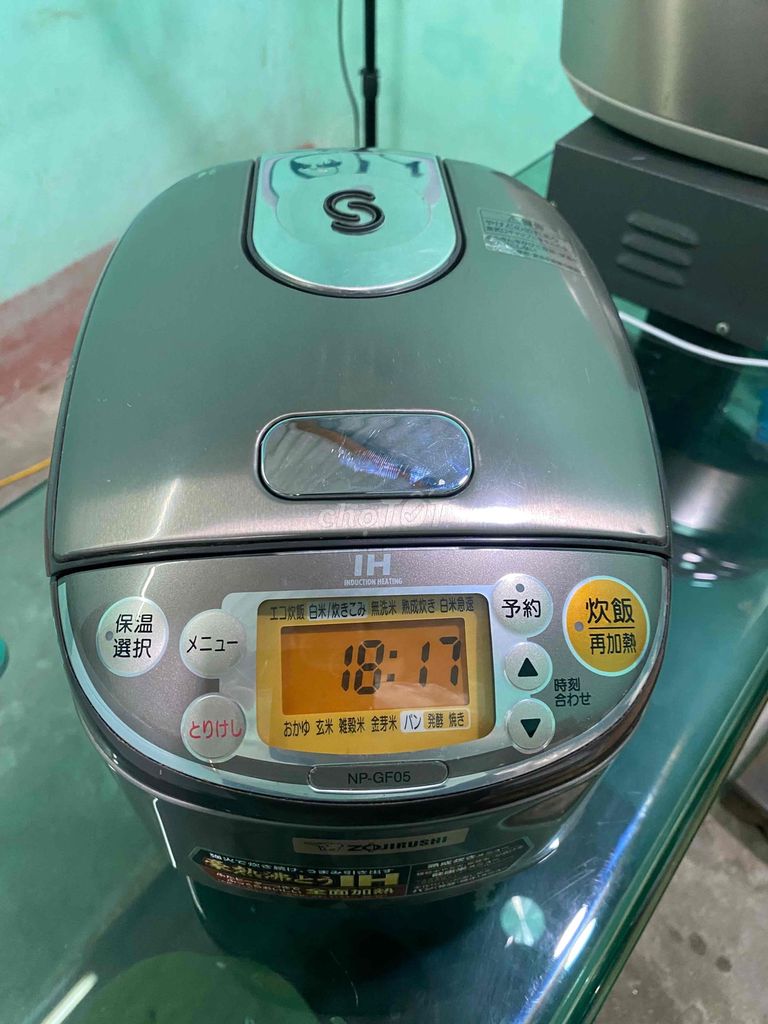 Nồi cơm điện Zojirushi 0.54 lít Xám đã sử dụng. Mua bán Bếp, lò, đồ điện nhà bếp tại Huyện Bình Chánh Tp Hồ Chí Minh được đăng bởi Nội Địa Nhật Sài Gòn hình 1