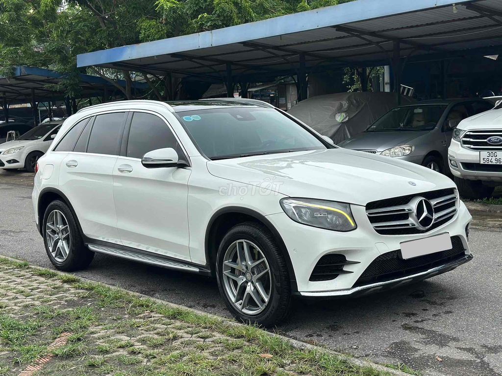 Mercedes Benz GLC 300 AMG  2016 Trắng Nâu 9 Vạn. Mua bán Ô tô tại Quận Cầu Giấy Hà Nội được đăng bởi Vũ Kiên hình 3