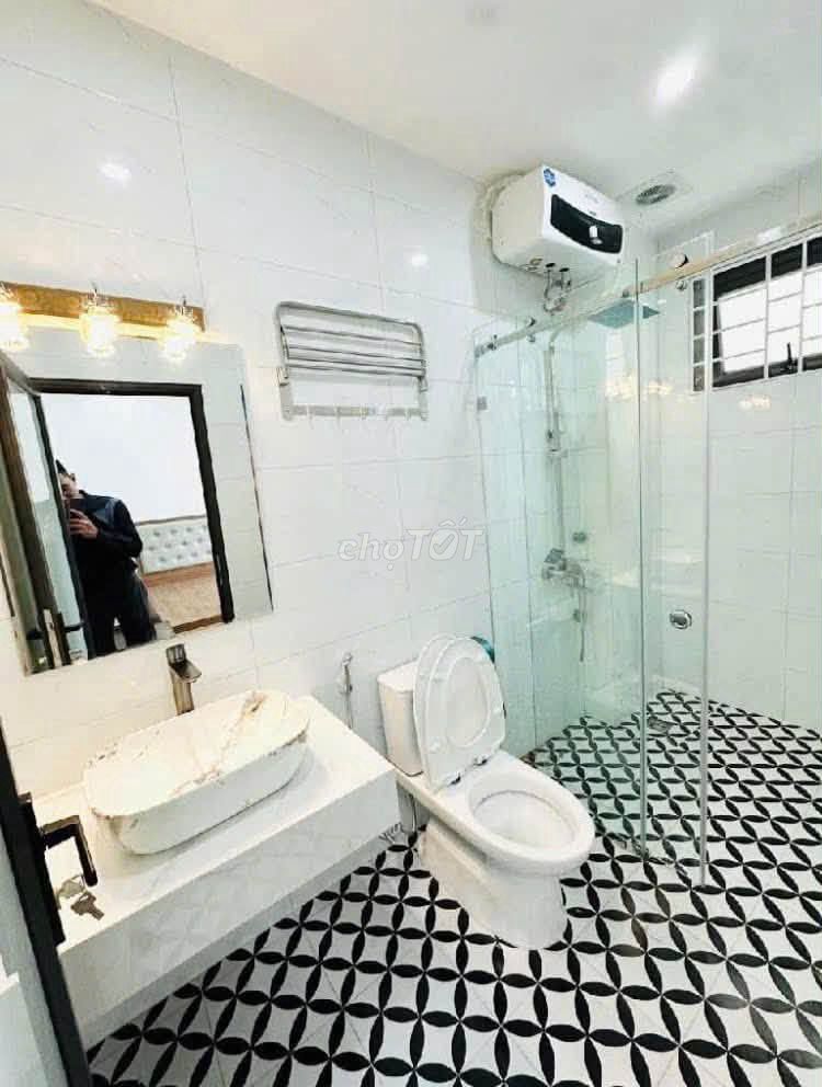 Дом 5 этажей, авто у ворот, 33 м², Бактыанлием, 5,25 млрд