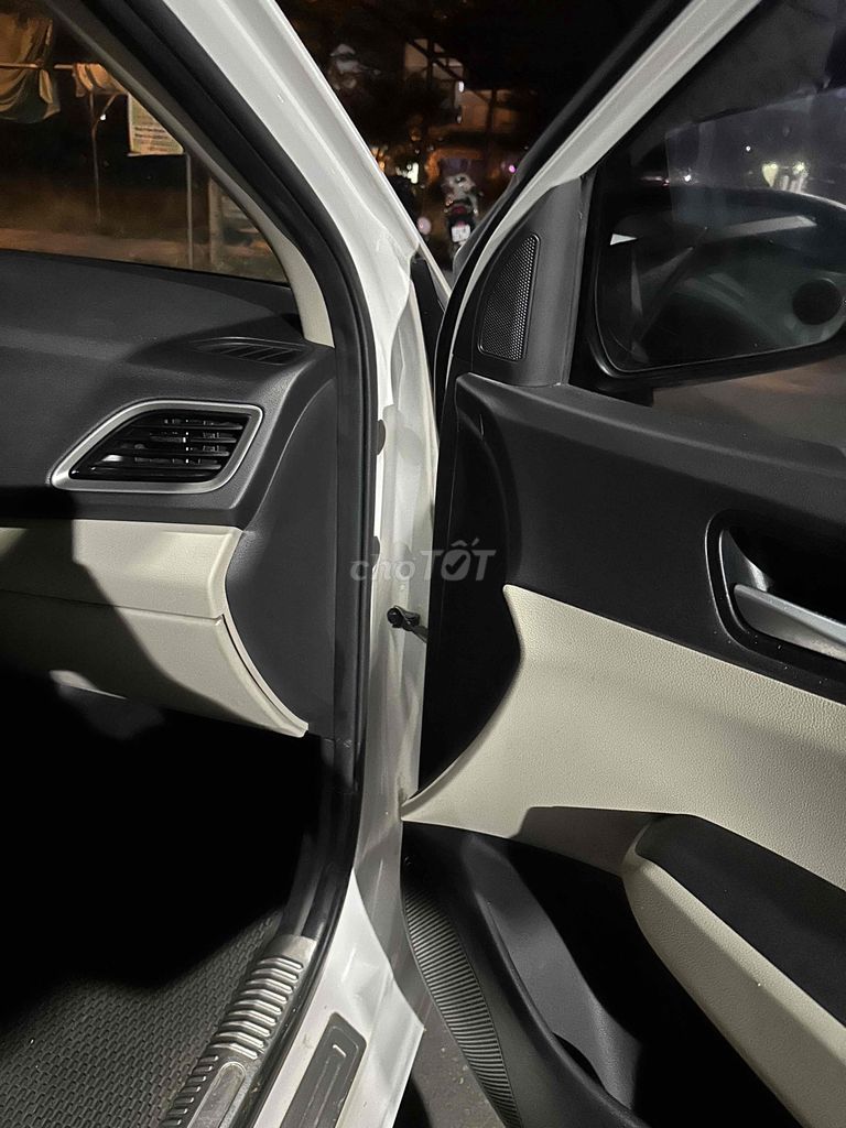 Hyundai Accent 2018 1.4 ATH - 66121 km. Mua bán Ô tô tại Quận Cẩm Lệ Đà Nẵng được đăng bởi Tuấn Anh hình 4