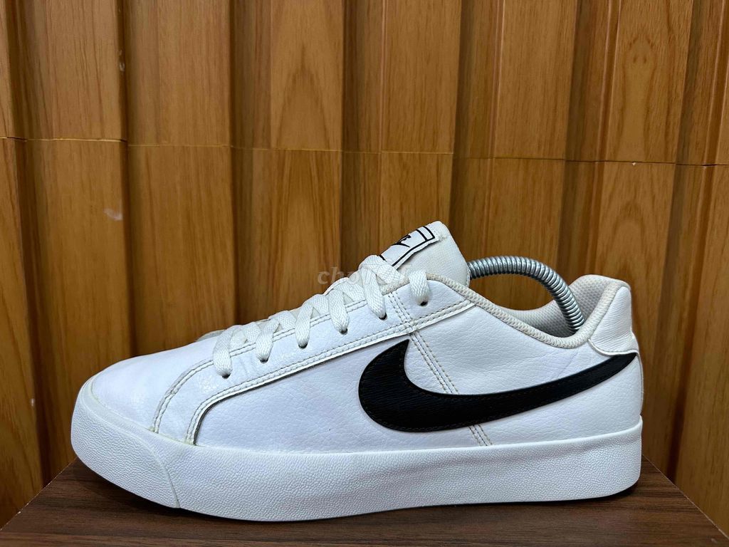 Giày Nike chính hãng size 42 mới keng zin 98%