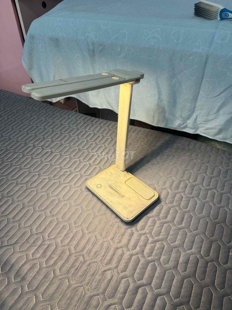 Đèn bàn cảm ứng độ pin 10.000mah. Mua bán Đèn tại Quận Thanh Xuân Hà Nội được đăng bởi Hưng hình 1