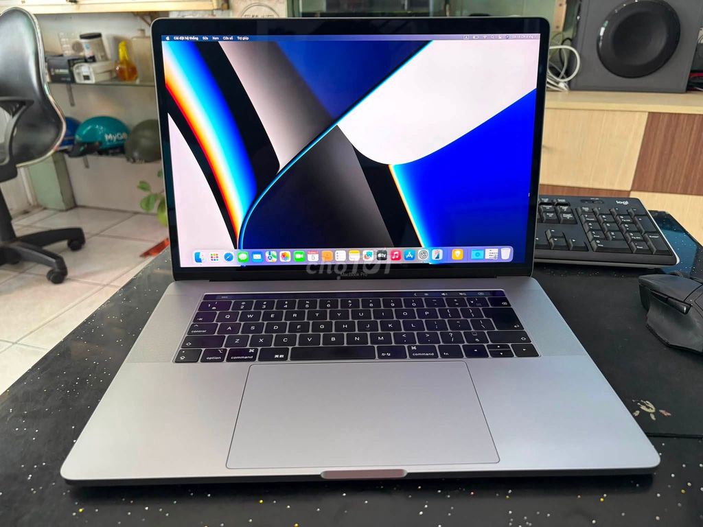Apple MacBook Pro 2019 i7 15.4 inch 16GB/256GB Xám. Mua bán Laptop tại Quận Ninh Kiều Cần Thơ được đăng bởi AKAHmobile hình 1