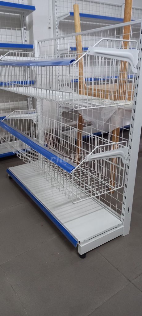 Kệ trưng bày kim loại 4 mâm. Mua bán Tủ, kệ gia đình tại Huyện Hóc Môn Tp Hồ Chí Minh được đăng bởi Khi Vũ Quý hình 1