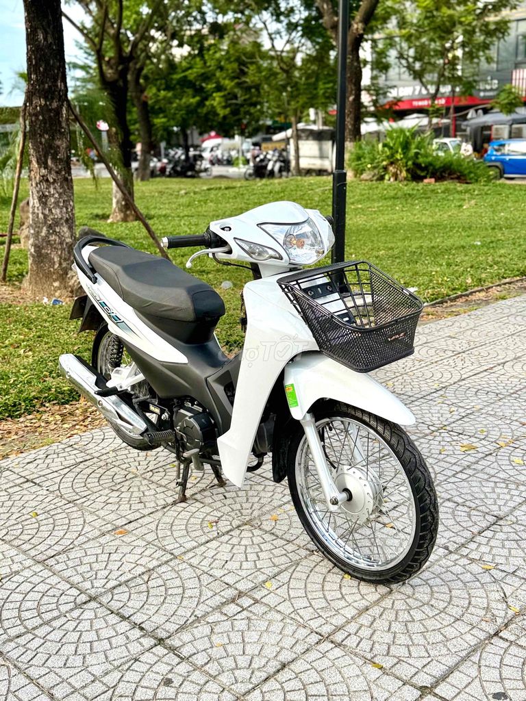 Honda Wave 2023, белый, Вьетнам