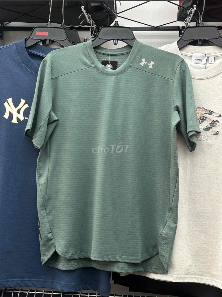 Áo thun thể thao nam Under Armour size M. Mua bán Quần áo tại Thành phố Thủ Đức Tp Hồ Chí Minh được đăng bởi HanghieuOUTLET  hình 1