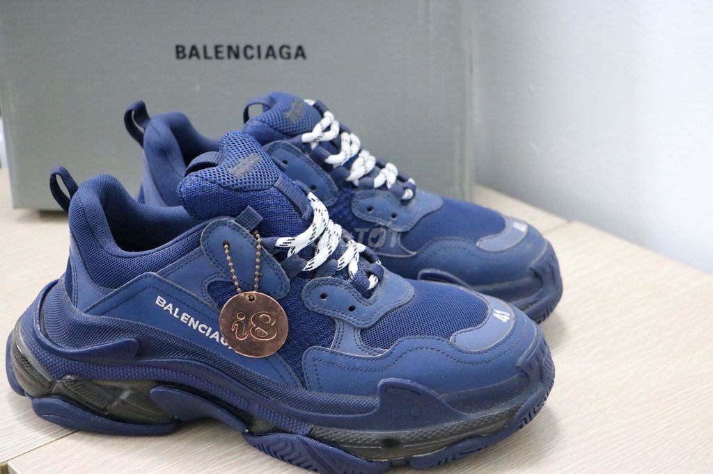 Giày thể thao Balenciaga Xanh navy thời trang. Mua bán Giày dép tại Quận Hoàn Kiếm Hà Nội được đăng bởi Linh Thùy hình 1
