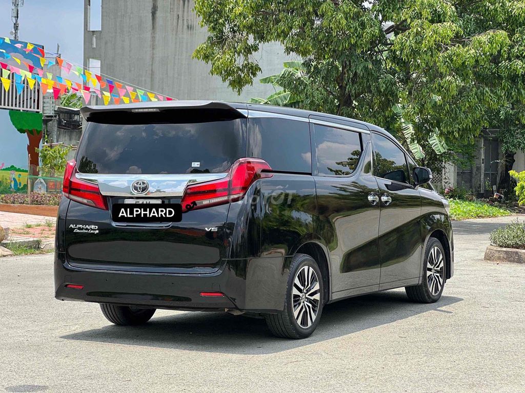 Toyota Alphard 2023 photo 2