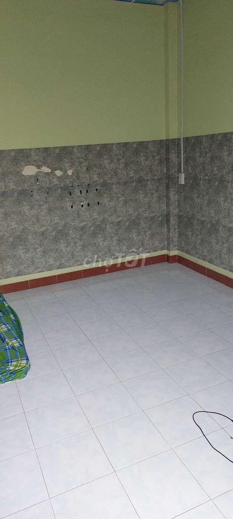 Cho thuê phòng ban công 2pn sạch sẽ ngay Gò Dầu và Cầu Xéo.