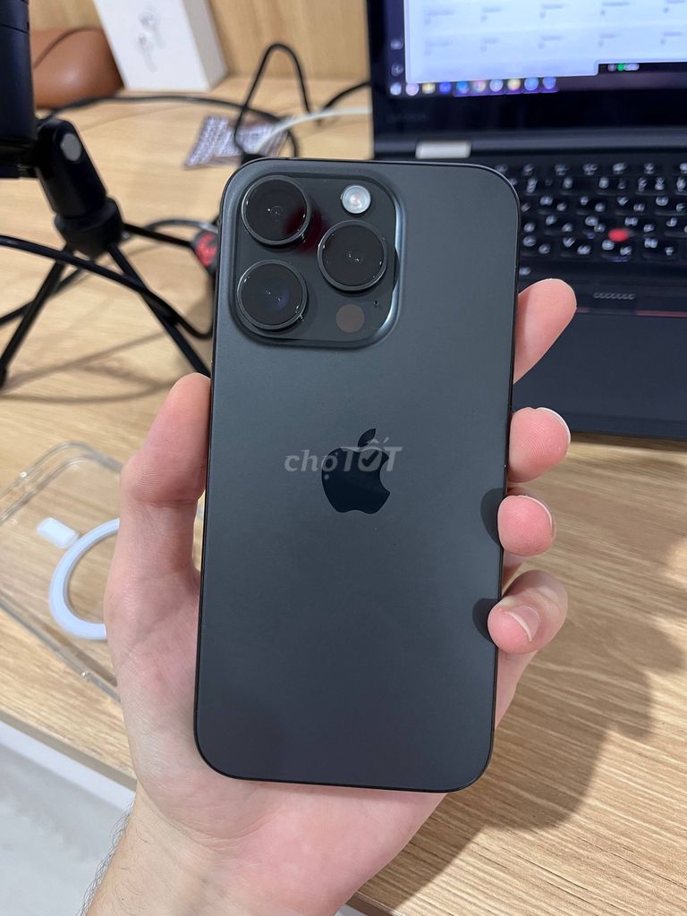 iPhone 15 Pro 128GB Đen Titan LL/A Như mới. Mua bán Điện thoại tại Quận Liên Chiểu Đà Nẵng được đăng bởi Денис Гарбер hình 1